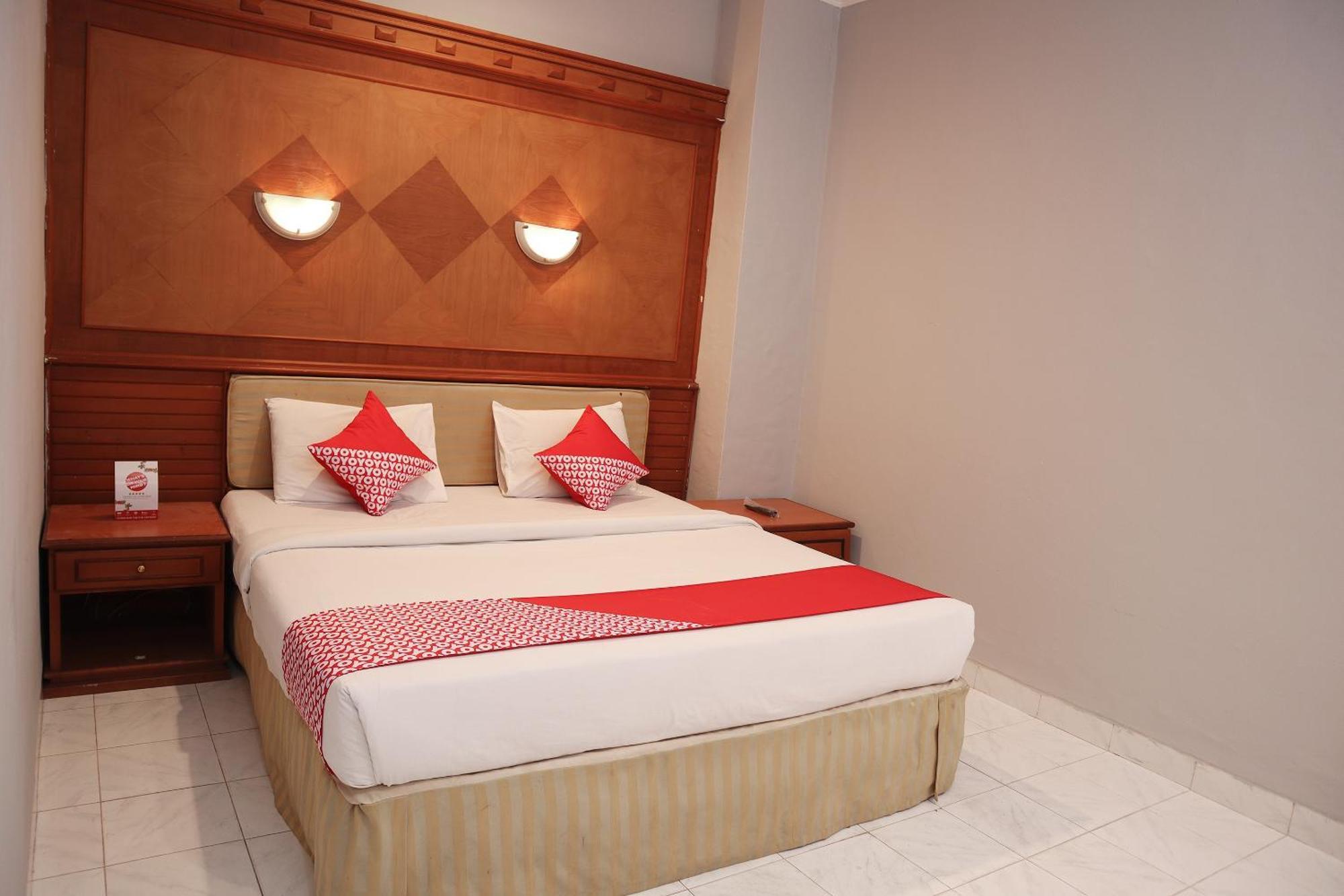 פקאנבארו Oyo 742 Mona Plaza Hotel מראה חיצוני תמונה