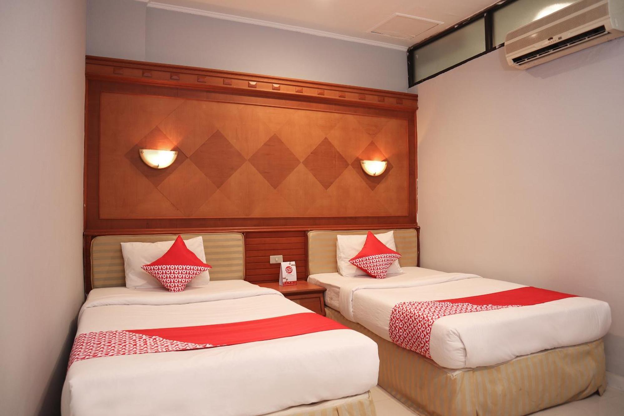 פקאנבארו Oyo 742 Mona Plaza Hotel מראה חיצוני תמונה