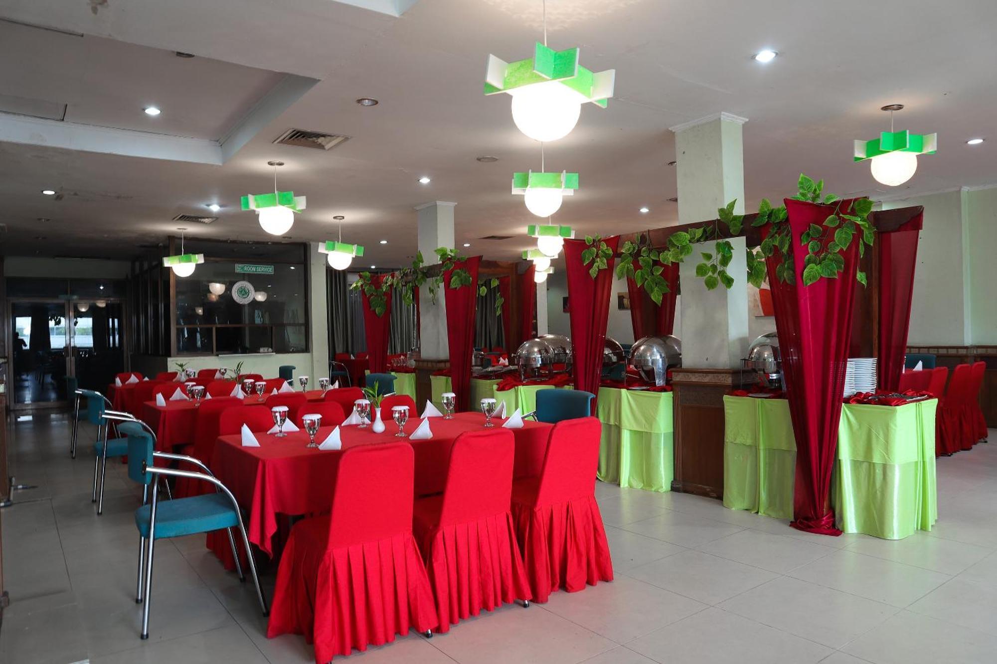 פקאנבארו Oyo 742 Mona Plaza Hotel מראה חיצוני תמונה
