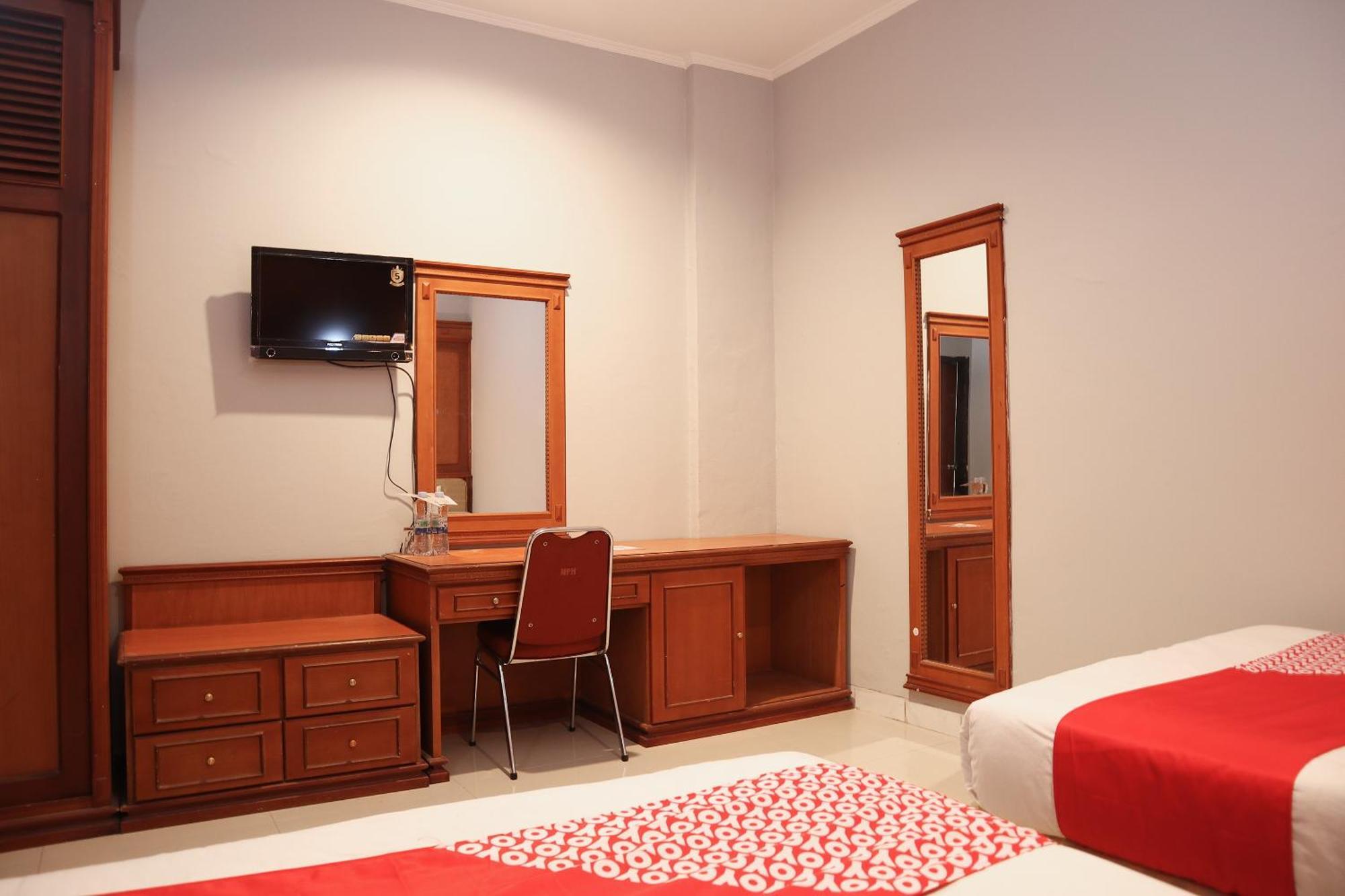 פקאנבארו Oyo 742 Mona Plaza Hotel מראה חיצוני תמונה