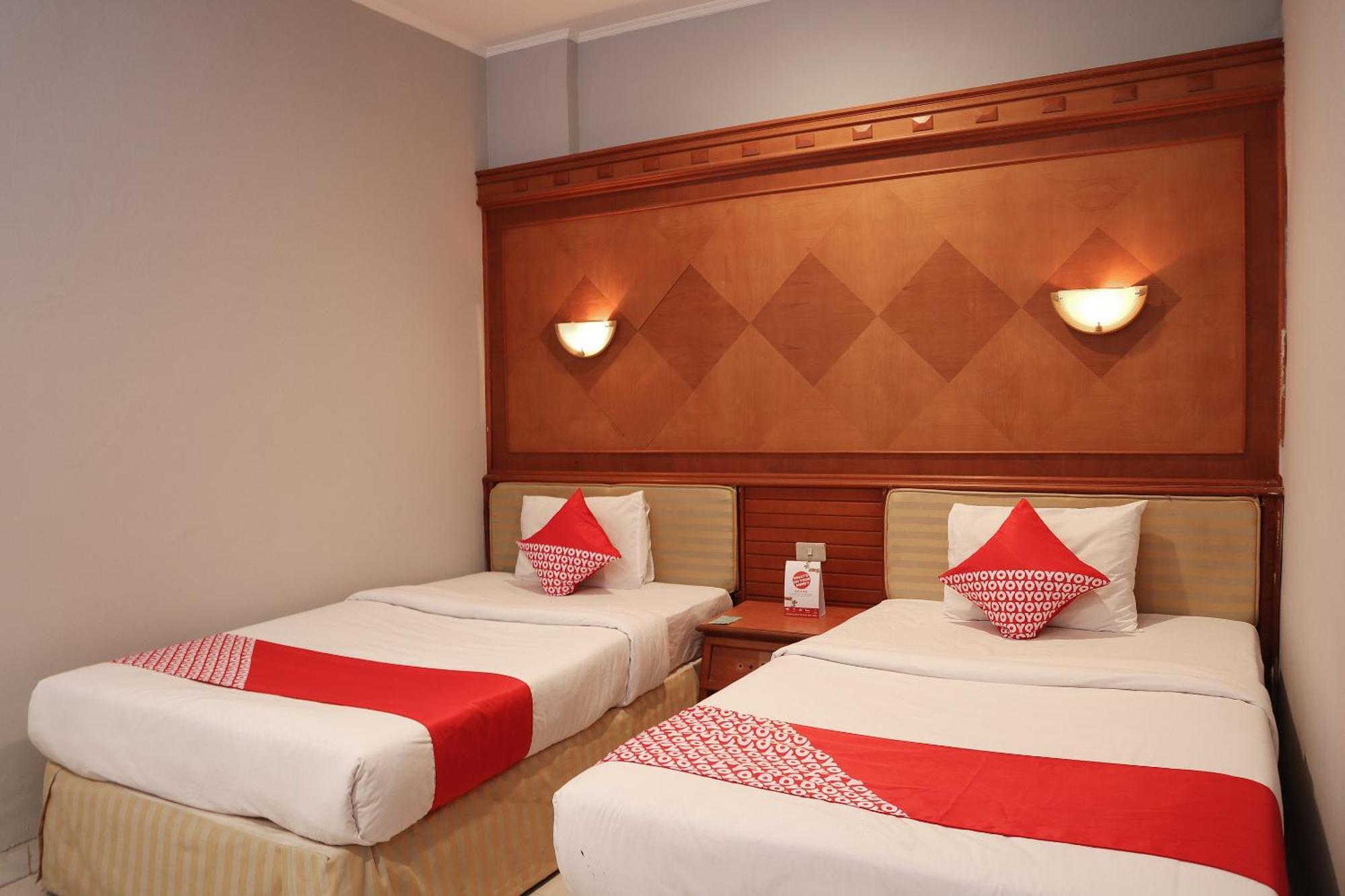 פקאנבארו Oyo 742 Mona Plaza Hotel מראה חיצוני תמונה