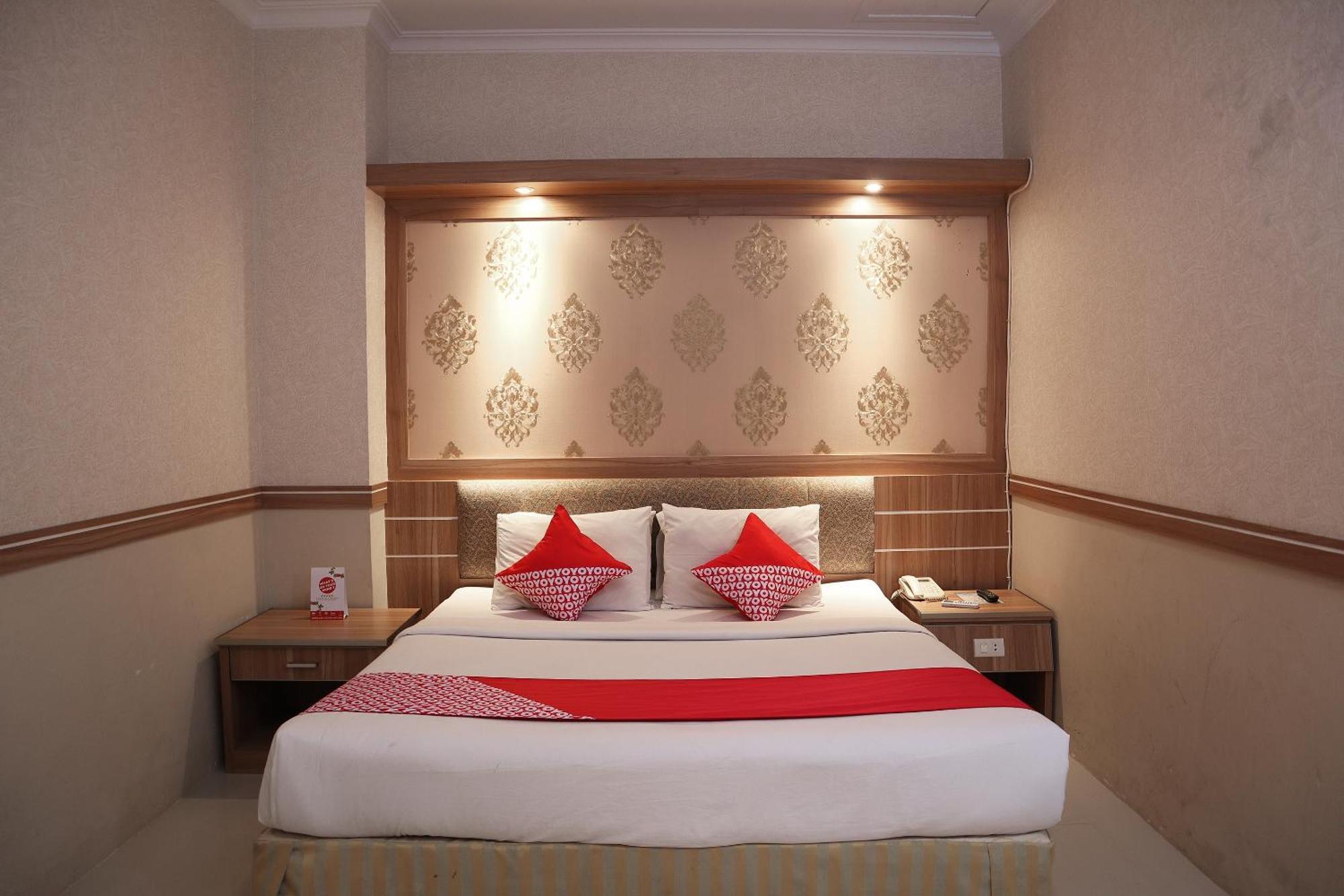 פקאנבארו Oyo 742 Mona Plaza Hotel מראה חיצוני תמונה