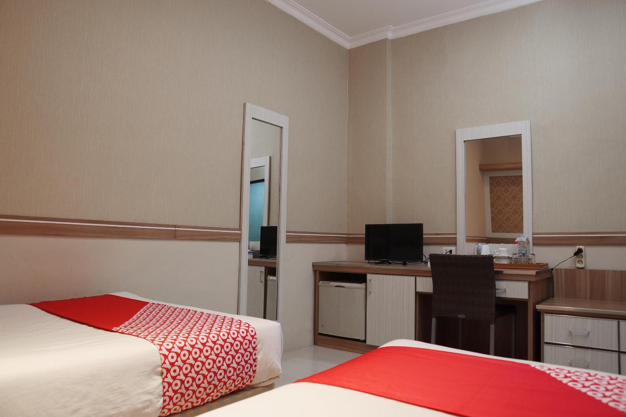 פקאנבארו Oyo 742 Mona Plaza Hotel מראה חיצוני תמונה