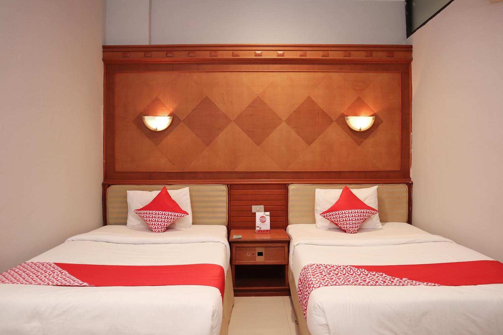 פקאנבארו Oyo 742 Mona Plaza Hotel מראה חיצוני תמונה