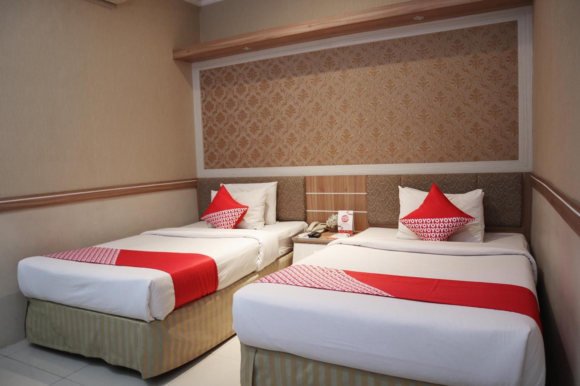 פקאנבארו Oyo 742 Mona Plaza Hotel מראה חיצוני תמונה