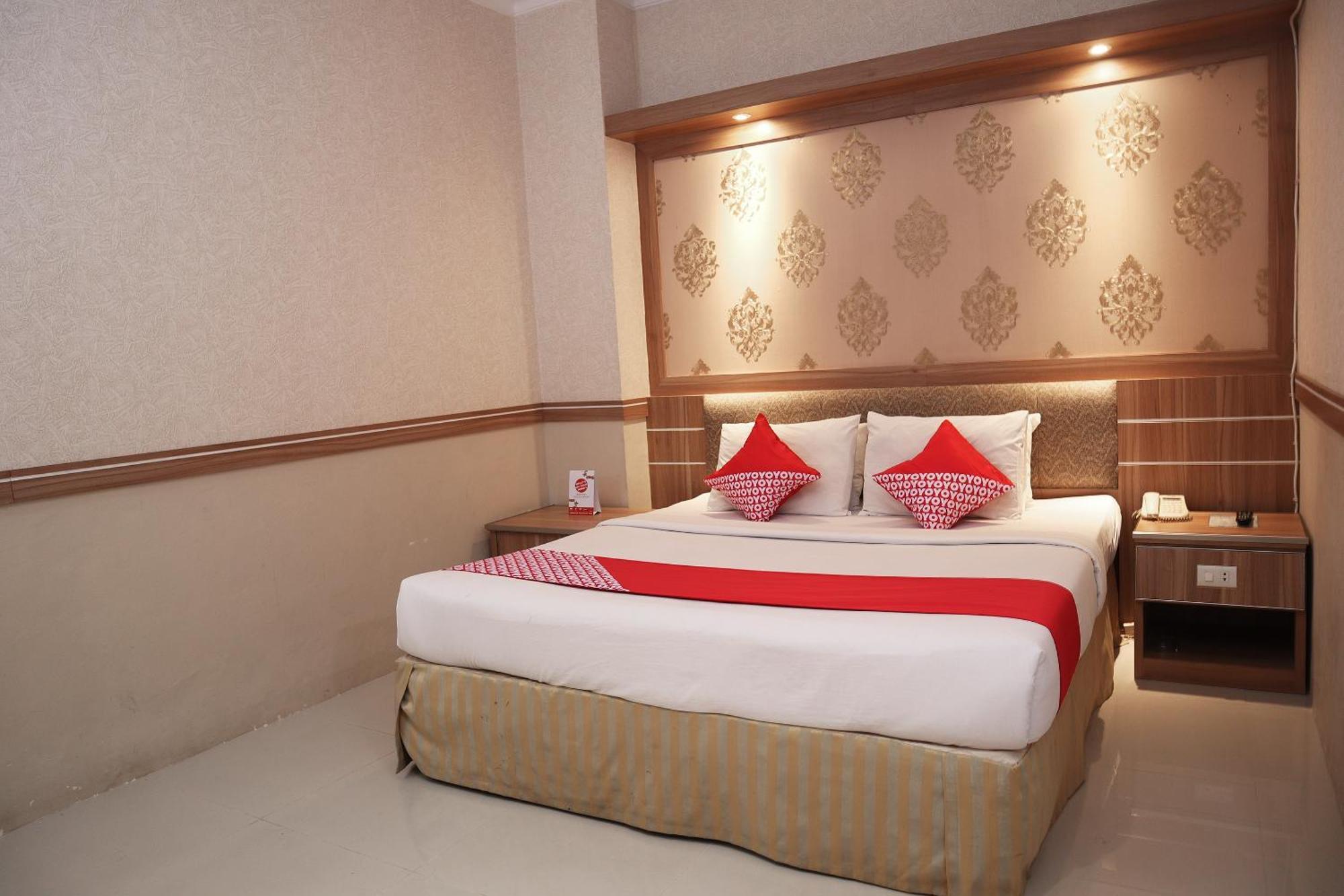 פקאנבארו Oyo 742 Mona Plaza Hotel מראה חיצוני תמונה