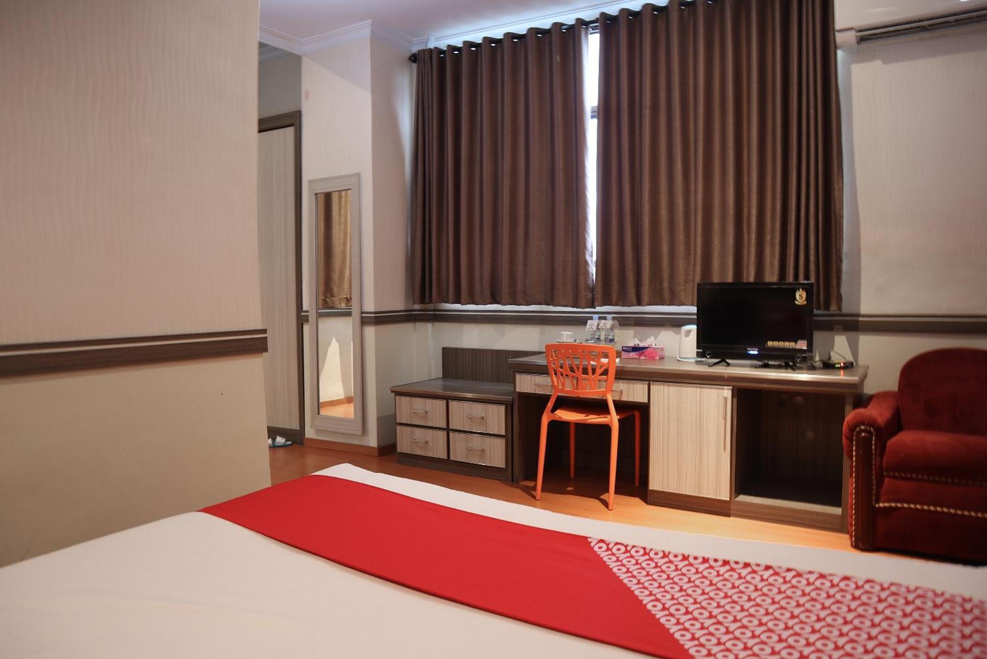 פקאנבארו Oyo 742 Mona Plaza Hotel מראה חיצוני תמונה