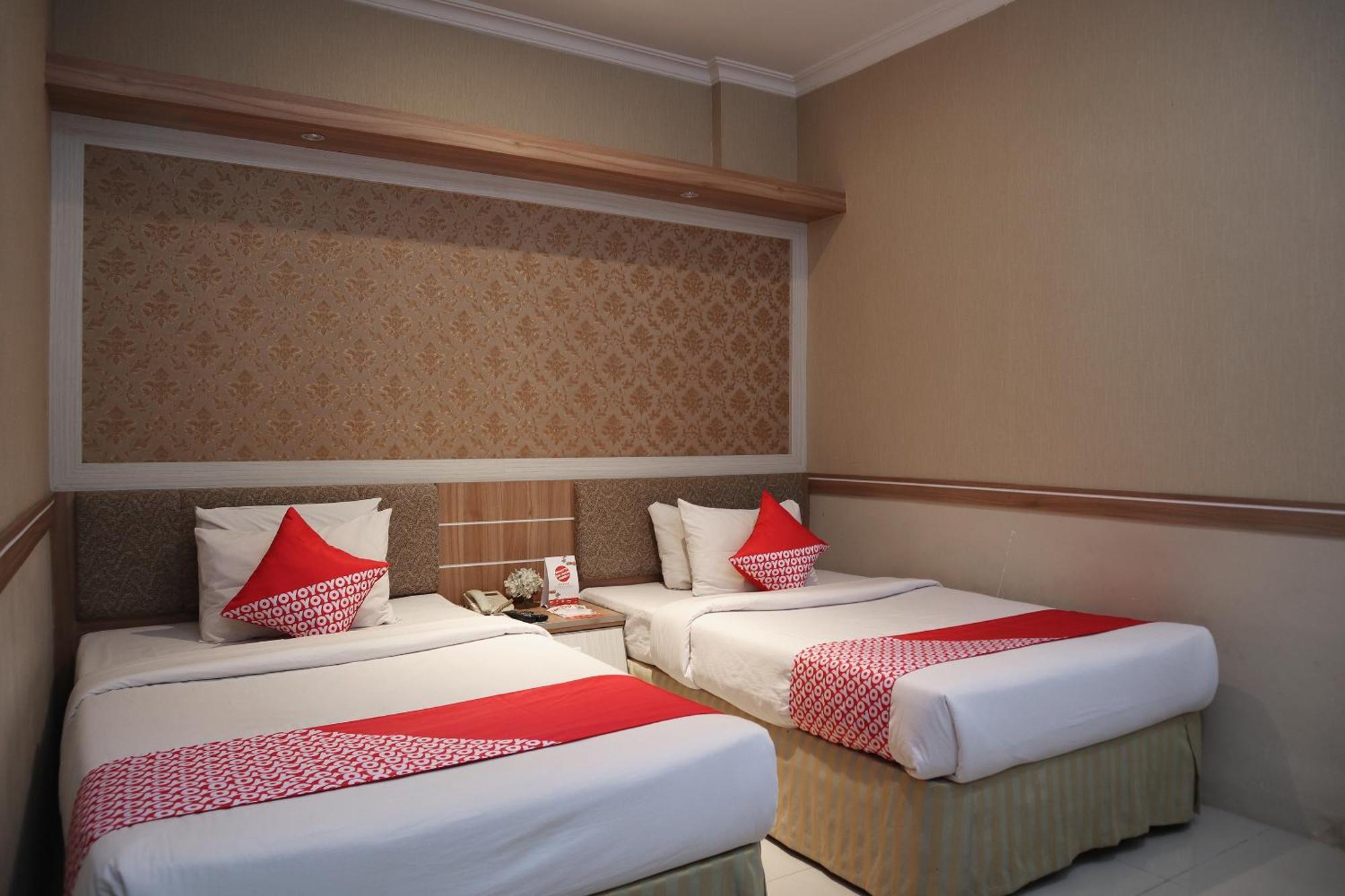פקאנבארו Oyo 742 Mona Plaza Hotel מראה חיצוני תמונה