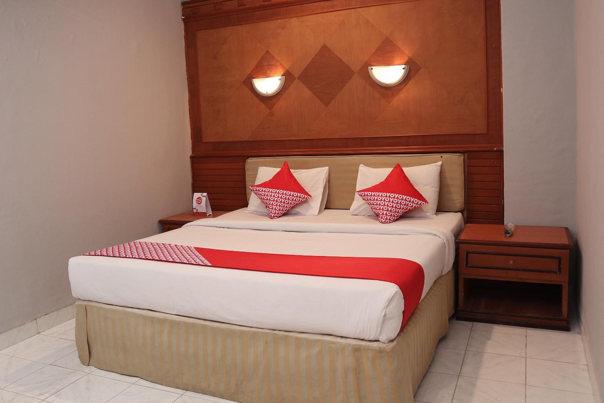 פקאנבארו Oyo 742 Mona Plaza Hotel מראה חיצוני תמונה