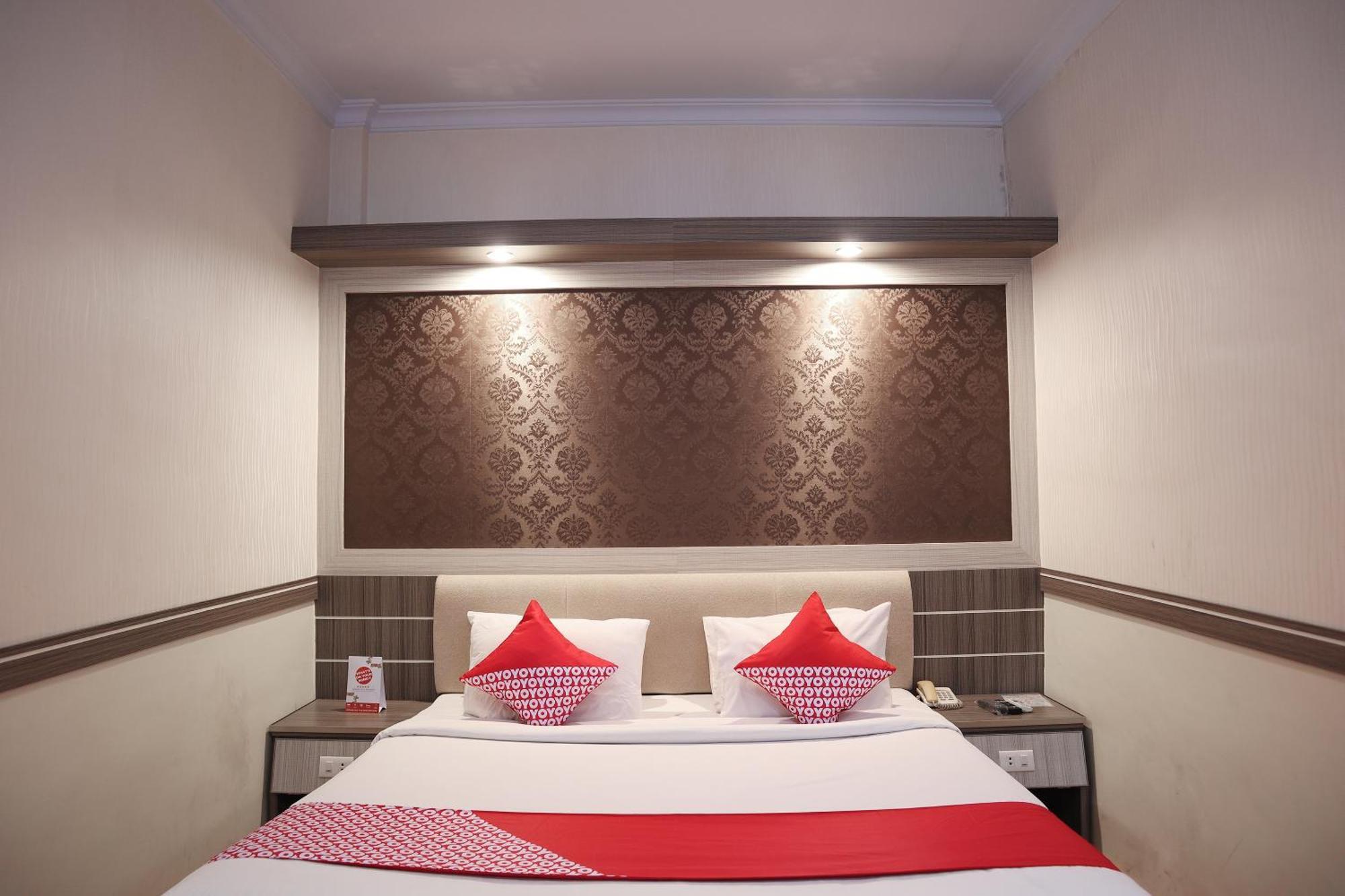 פקאנבארו Oyo 742 Mona Plaza Hotel מראה חיצוני תמונה