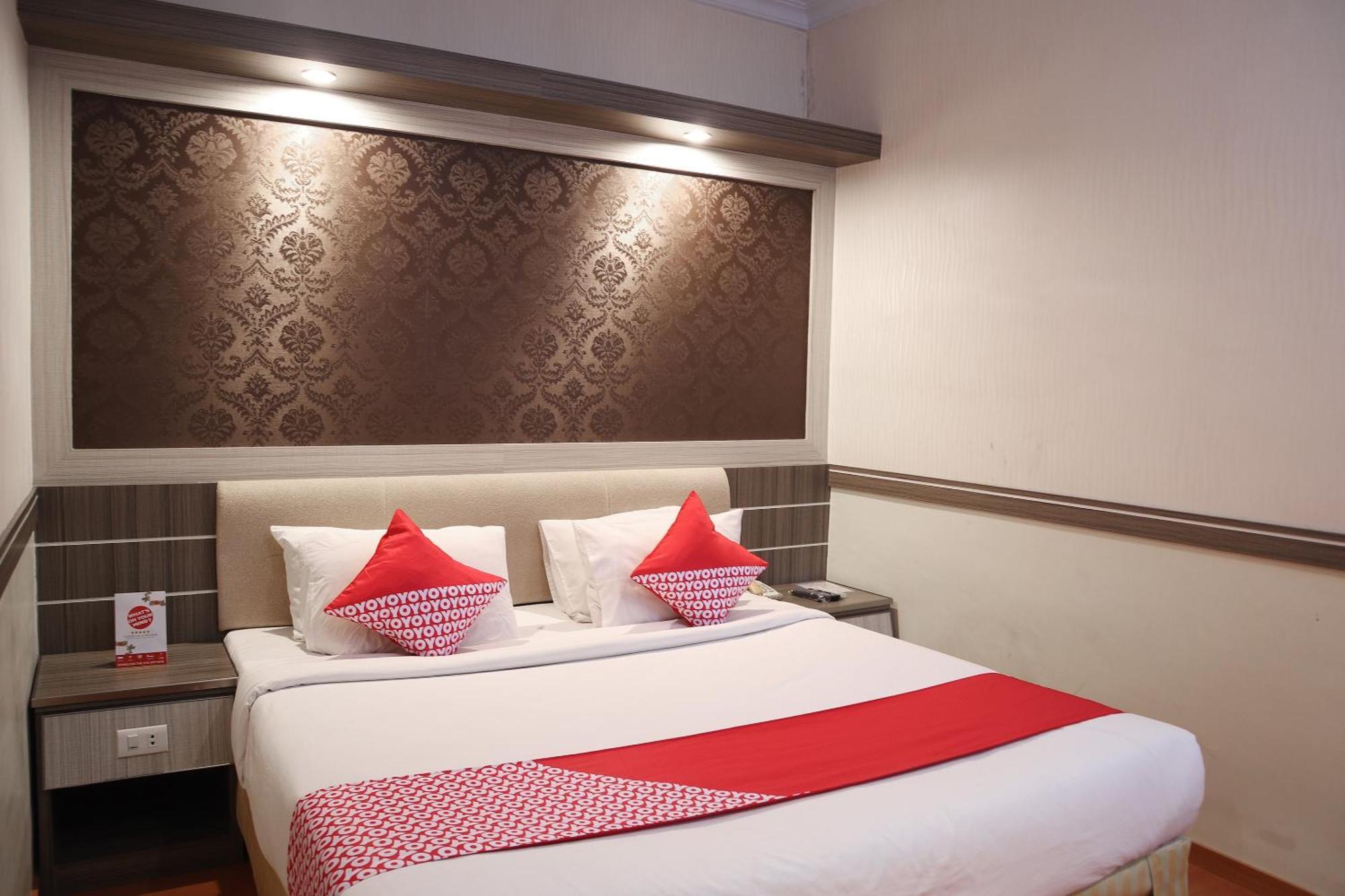 פקאנבארו Oyo 742 Mona Plaza Hotel מראה חיצוני תמונה