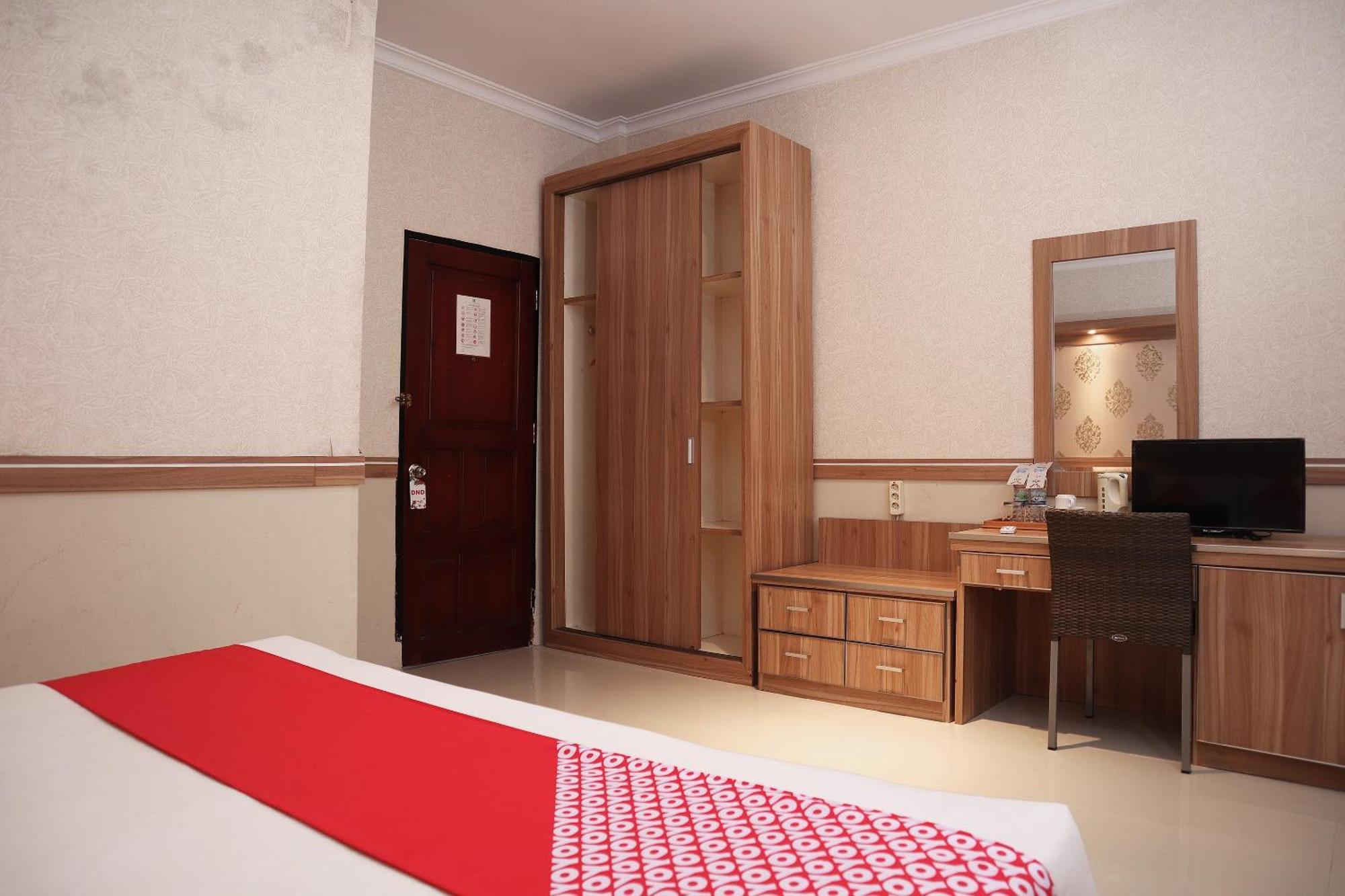פקאנבארו Oyo 742 Mona Plaza Hotel מראה חיצוני תמונה